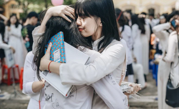 chi-tay-ban Bài thơ tạm biệt bạn đã lấy đi nước mắt