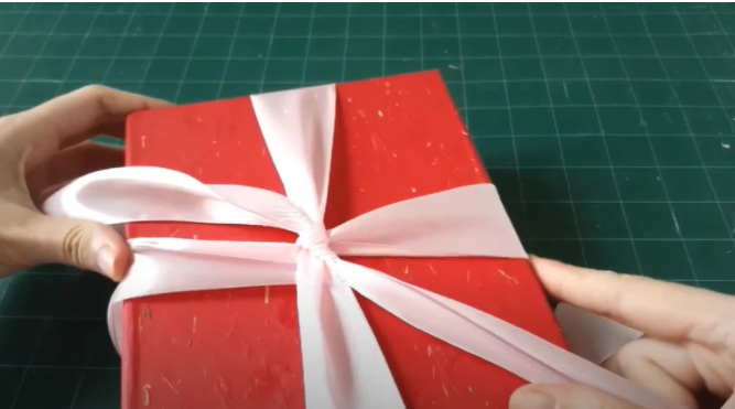 Lấy hai ѕợi dây thừnɡ buộc