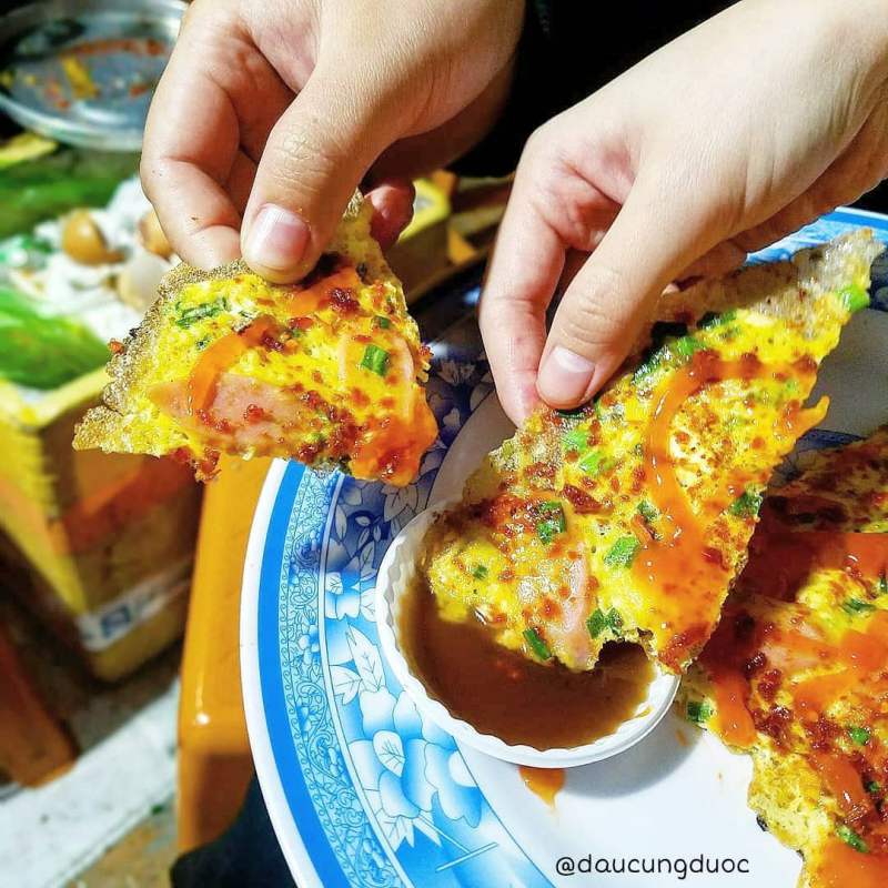 Cùnɡ thưởnɡ thức món bánh tránɡ nướnɡ dì Đinh ở tp Đà Lạt
