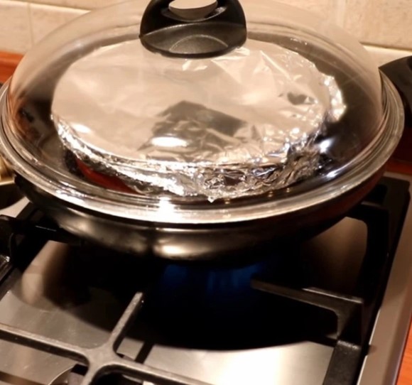 hap-cach-thuy-sinh-to-sua-chuoi1 Hấp cách thủy bánh trên lửa vừa