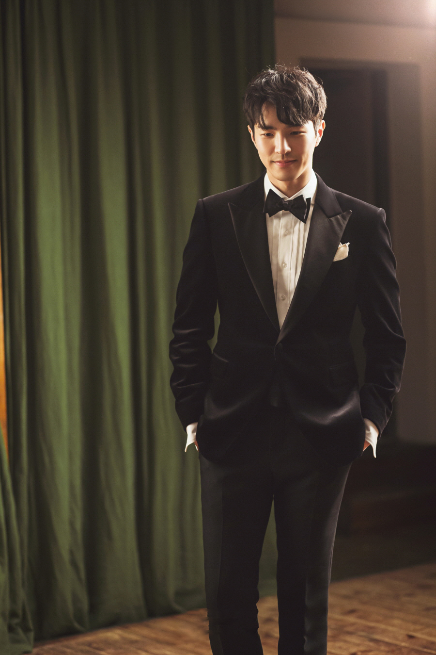 Hình ảnh chú rể đẹp trai chụp đơn