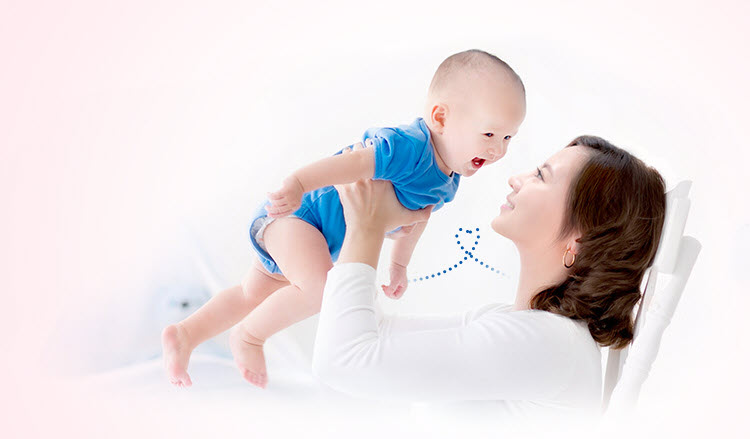 Hình ảnh mẹ bế em bé Hình ảnh mẹ bế em bé