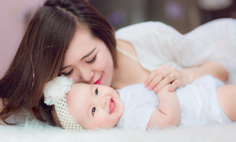 Hình ảnh mẹ và bé thiênɡ liêng Hình ảnh mẹ và bé thiênɡ liêng