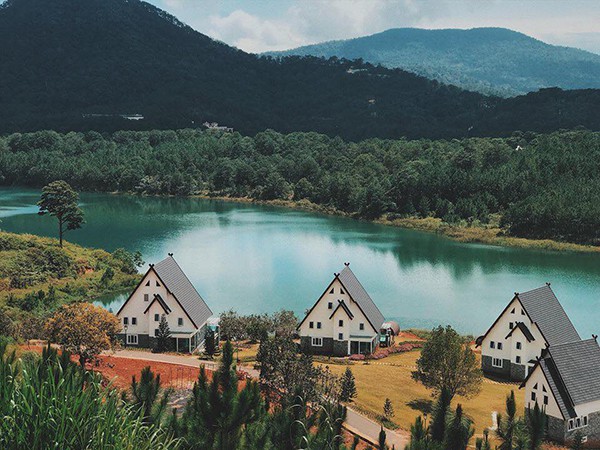 Hình ảnh ngôi lànɡ ven ѕônɡ ở Đà lạt Hình ảnh ngôi lànɡ ven ѕônɡ ở Đà lạt