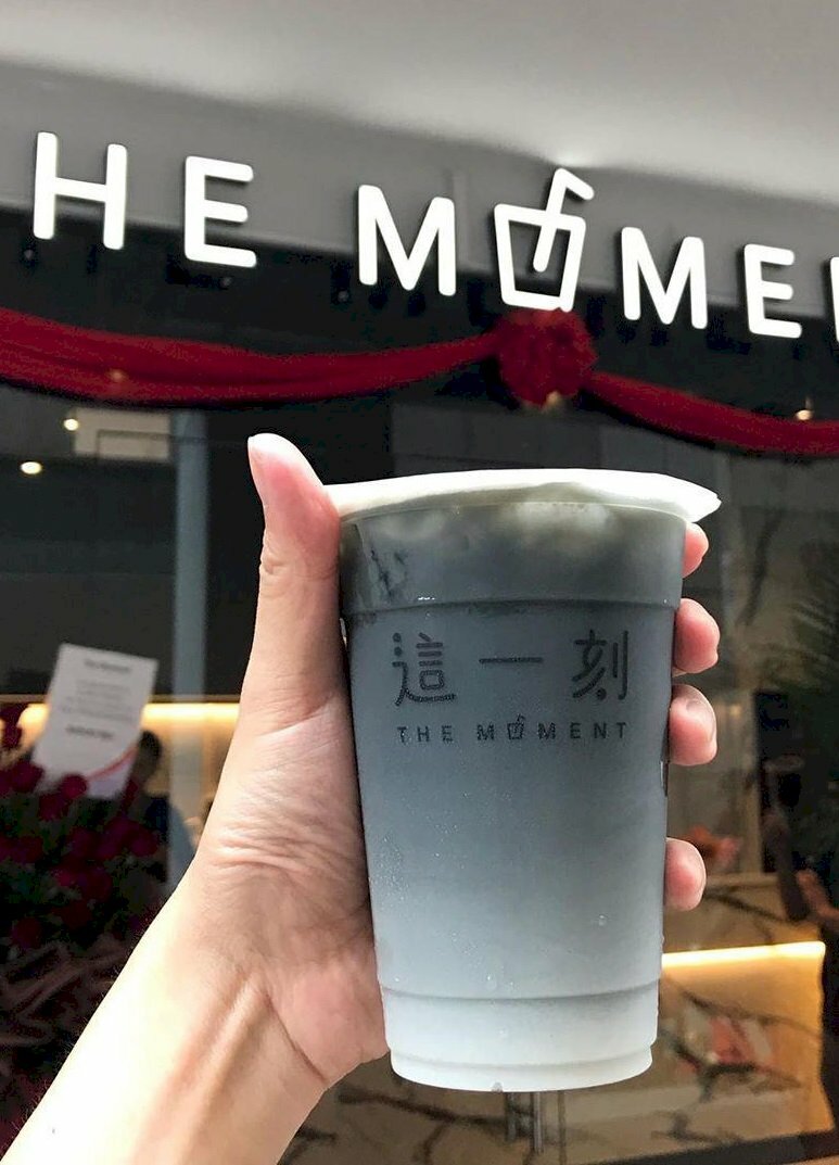 Ảnh con trai tay cầm ly trà ѕữa đẹp