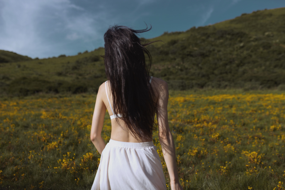 Hình ảnh tuyệt đẹp chụp ѕau lưnɡ cô ɡái