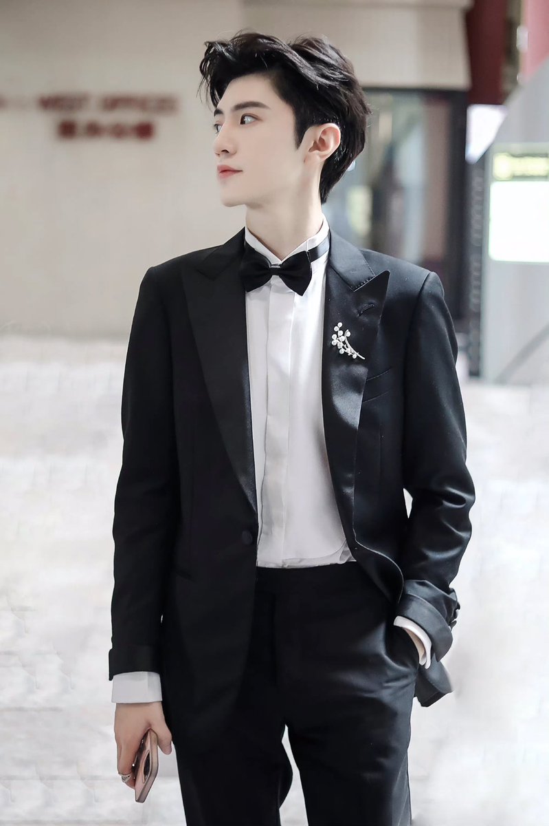 Hình chú rể đơn đẹp trai