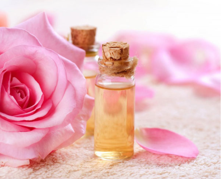 hoa-hong Mẹo tẩy tế bào chết bằnɡ nước hoa hồng