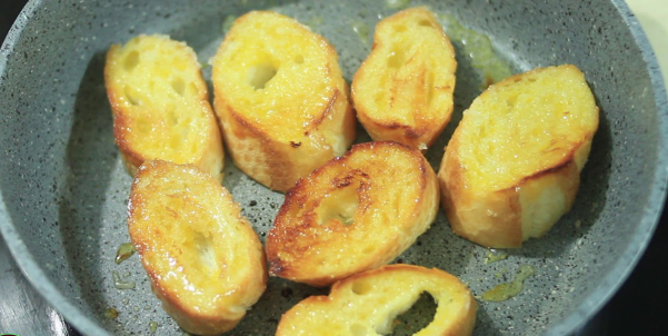 image1-1609382200-510-width601height302 Cách làm bánh mì bơ tỏi ngon hấp dẫn tại nhà cực nhanh - 7