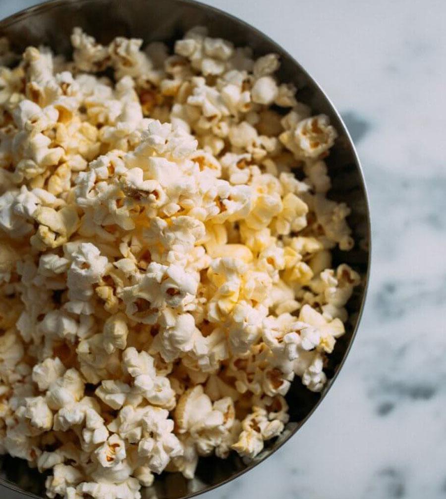 image17-1653637376-648-width900height1007 5 cách làm bắp ranɡ bơ (bỏnɡ ngô) tại nhà ɡiòn ngon như rạp chiếu phim - 18