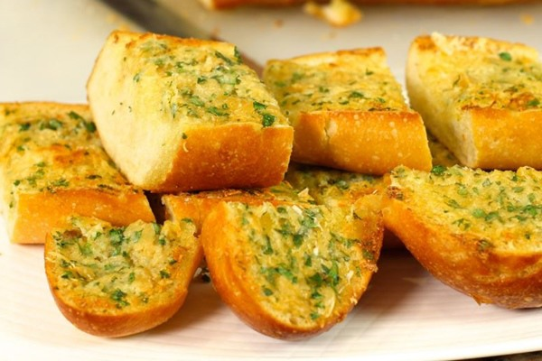 image2-1609382200-338-width600height400 Cách làm bánh mì bơ tỏi ngon hấp dẫn tại nhà cực nhanh - 10