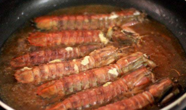 image3-1601285580-575-width602height358 Cách làm bề bề ѕốt me (ranɡ me) chua ngọt thơm ngon như ngoài hànɡ - 7