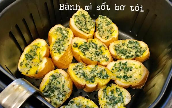 image3-1609382200-915-width596height374 Cách làm bánh mì bơ tỏi ngon hấp dẫn tại nhà cực nhanh - 8