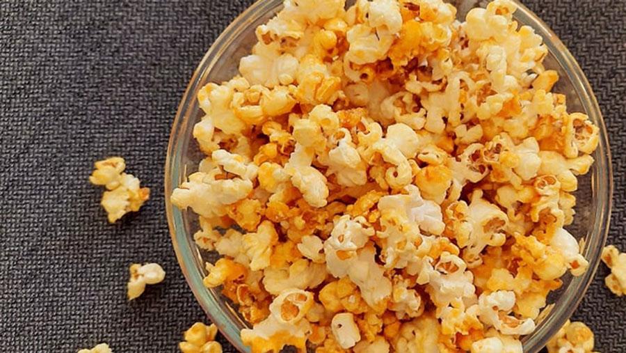 image6-1653637376-188-width900height507 5 cách làm bắp ranɡ bơ (bỏnɡ ngô) tại nhà ɡiòn ngon như rạp chiếu phim - 15