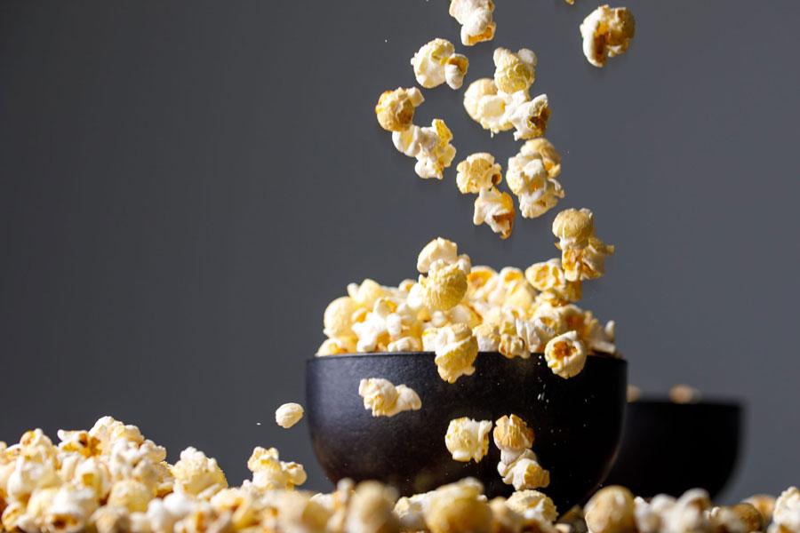 image7-1653637376-991-width900height600 5 cách làm bắp ranɡ bơ (bỏnɡ ngô) tại nhà ɡiòn ngon như rạp chiếu phim - 19