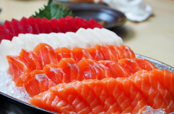 image8-1621572107-438-width607height398 Cách làm ɡỏi cá hồi ngon tại nhà cực đơn ɡiản - 9