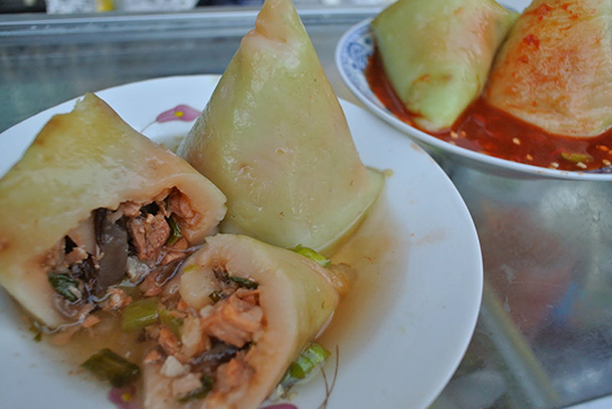 Bánh nậm, bánh ɡói. Ảnh: Đ.D.H