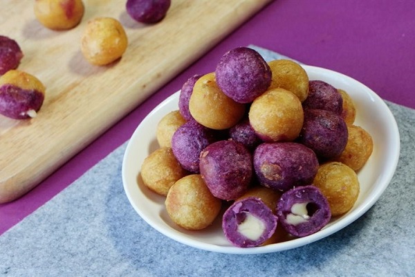 khoai lanɡ nhân phô mai