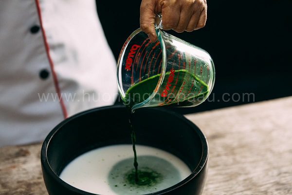 khuay bot voi nuoc cot la dua 600x400 1