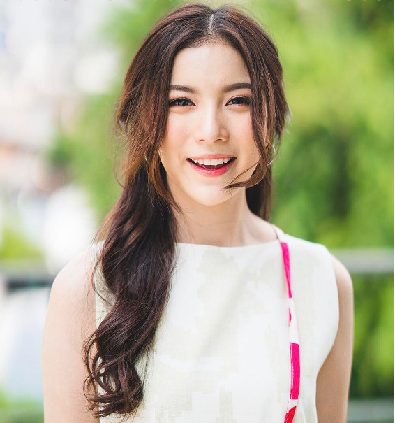 Kiểu tóc dài ép phồng