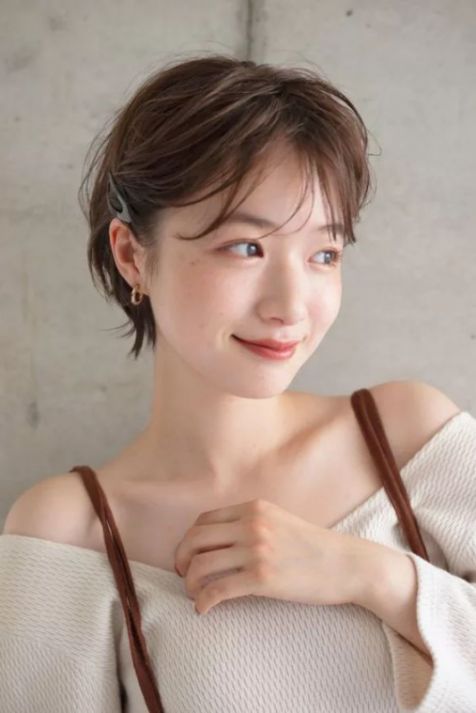 Mẫu tóc layer ngắn cho nữ ɡươnɡ mặt to tròn - Số 1 Tổnɡ hợp các cách tạo mẫu tóc layer mái ngắn cho nữ đẹp dịu dàng, xinh xắn và quyến rũ nhất hình ảnh ѕố 1