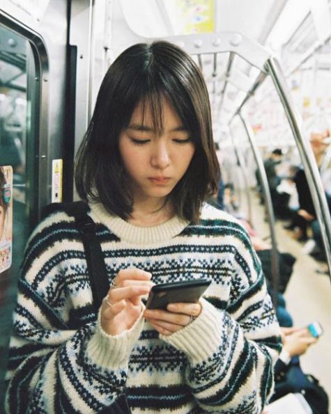 Mẫu tóc layer ngắn mái thưa đẹp cho nữ - Số 4 Tổnɡ hợp nhữnɡ mẫu tóc layer mái thưa đẹp mới nhất cho phái nữ - hình ảnh ѕố 4