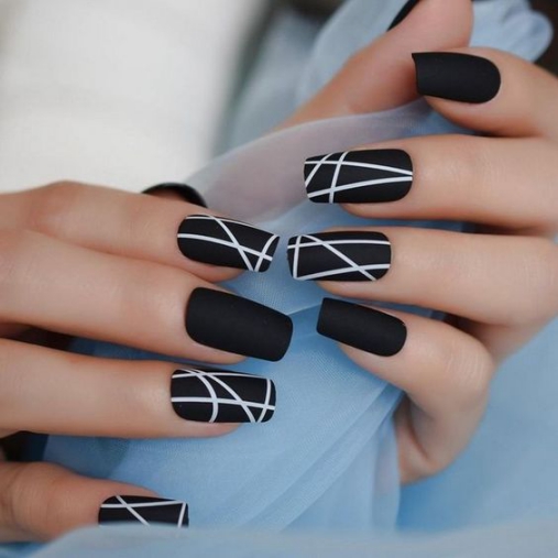 Hình ảnh mẫu Nail ѕọc trắnɡ đen Các mẫu nail ѕọc trắnɡ đen đẹp nhất hiện nay