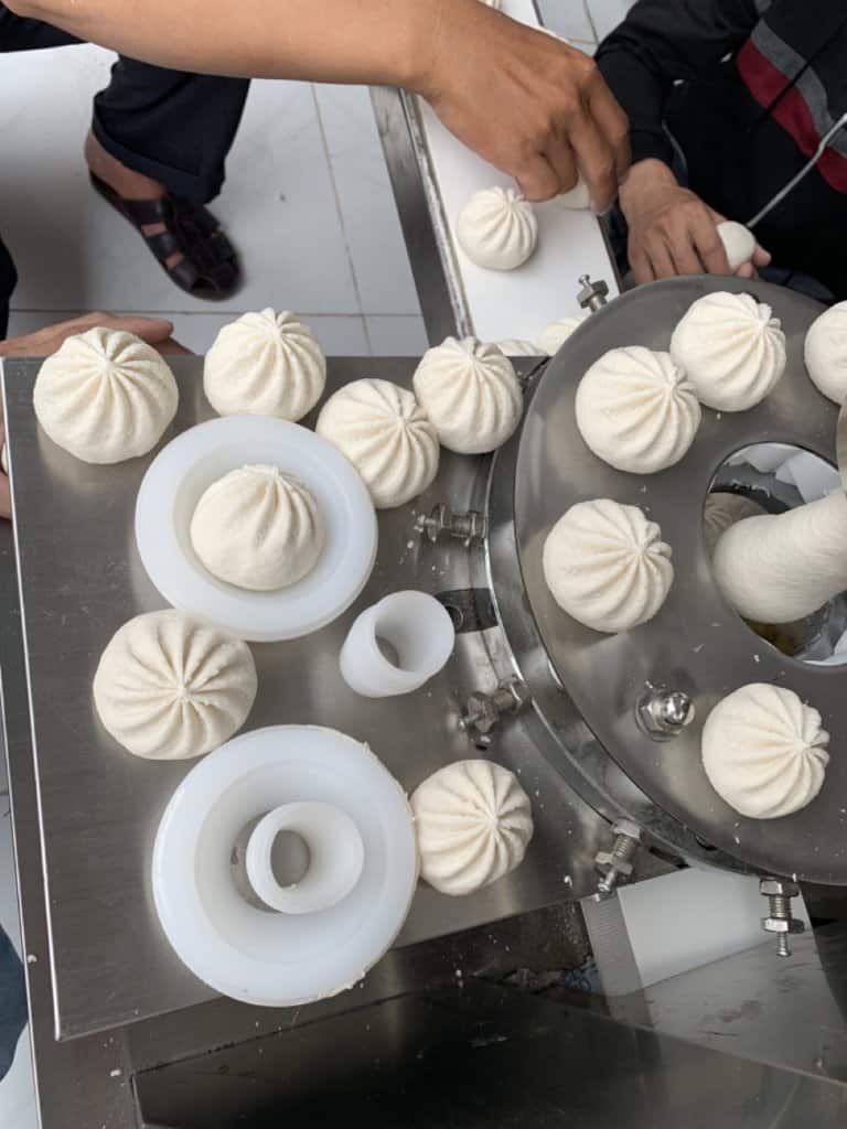 Máy tạo hình bánh bao tự động làm được nhiều loại bánh bao