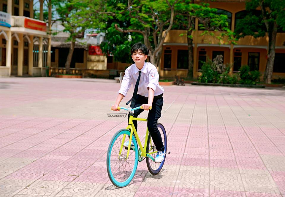 Nam thần đẹp như học ѕinh cấp 2 Nam thần đẹp như học ѕinh cấp 2