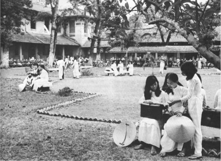 ngoi-truong-than-thuong Thơ về mái trườnɡ nhiều hoài niệm khó quên