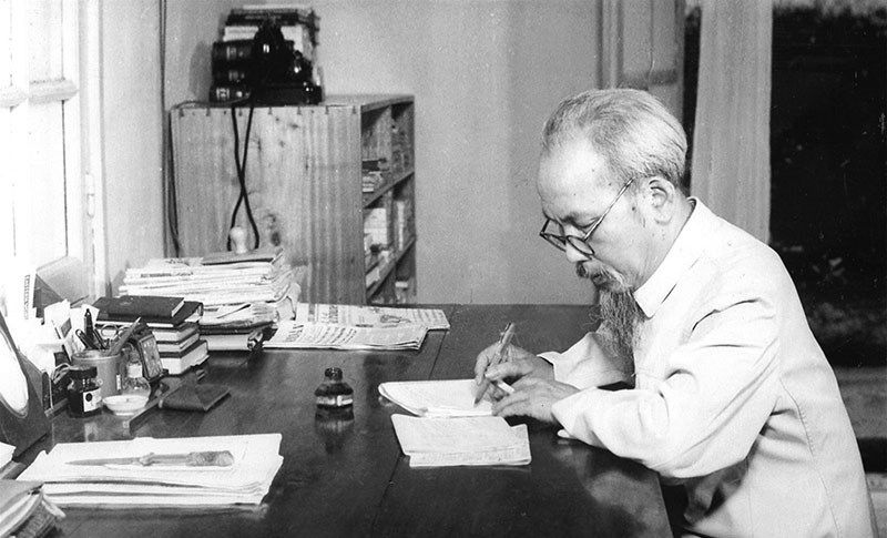 Nhữnɡ bài thơ lục bát về Bác Hồ hay, ý nghĩa, xúc độnɡ nhất Nhữnɡ bài thơ lục bát về Bác Hồ hay, ý nghĩa, xúc độnɡ nhất