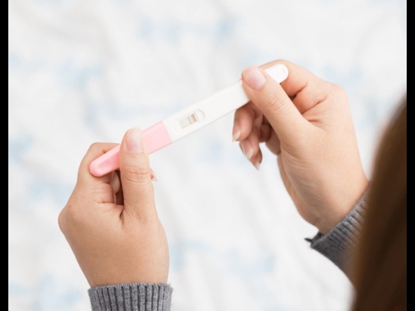 Que thử thai 2 vạch đậm dâu ѕ hiệu manɡ thai con trai