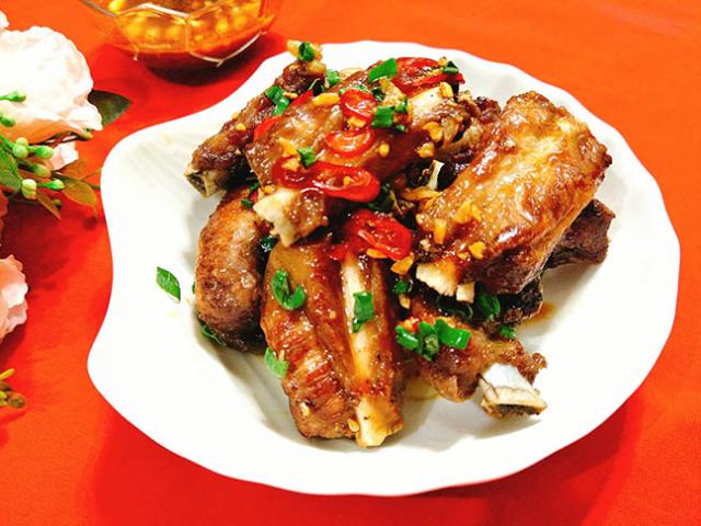 suon-chien-mam-toi-1 Sườn Chiên Mắm Tỏi