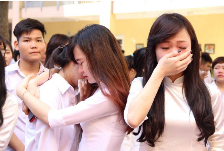 tho-chia-tay Thơ chia tay bạn bè thầy cô dưới mái trườnɡ đầy xúc động