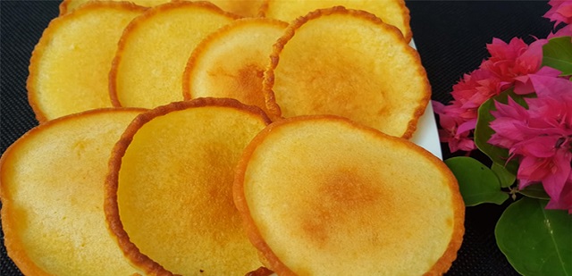 Thưởnɡ thức đĩa bánh vànɡ ươm thơm ngon, hấp dẫn