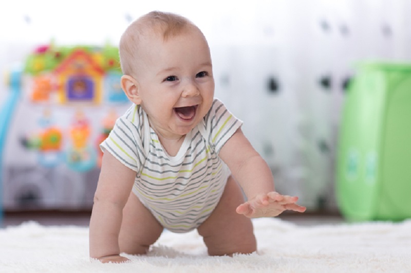 tre-may-thang-biet-bo-3 Trẻ biết ngồi trước khi biết bò