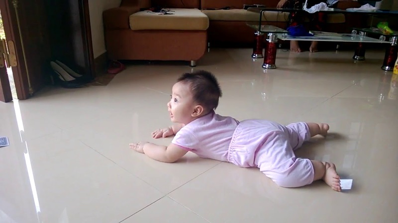 tre-may-thang-biet-bo-8 Khi nào mẹ cần quan tâm nếu trẻ chưa biết bò?