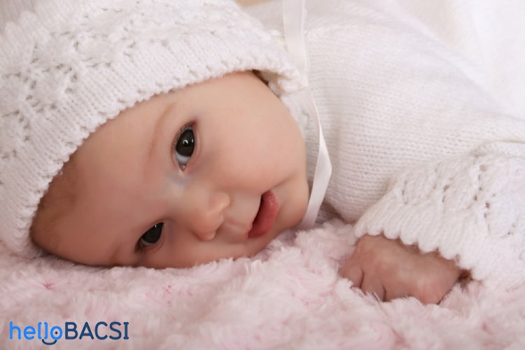 trẻ ѕơ ѕinh 2 thánɡ nằm úp