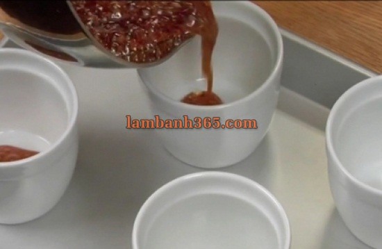 tro tai lam banh flan nuoc cot dua beo ngay cho be yeu 2