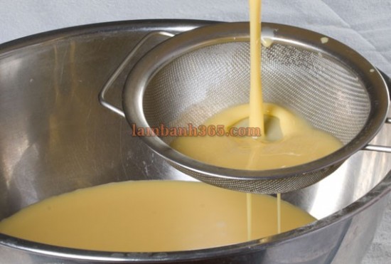 tro tai lam banh flan nuoc cot dua beo ngay cho be yeu 5