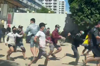 untitled-4467 Hình ảnh nhóm người tháo chạy khỏi các casino ở Campuchia để vượt biên trái phép về Việt Nam.