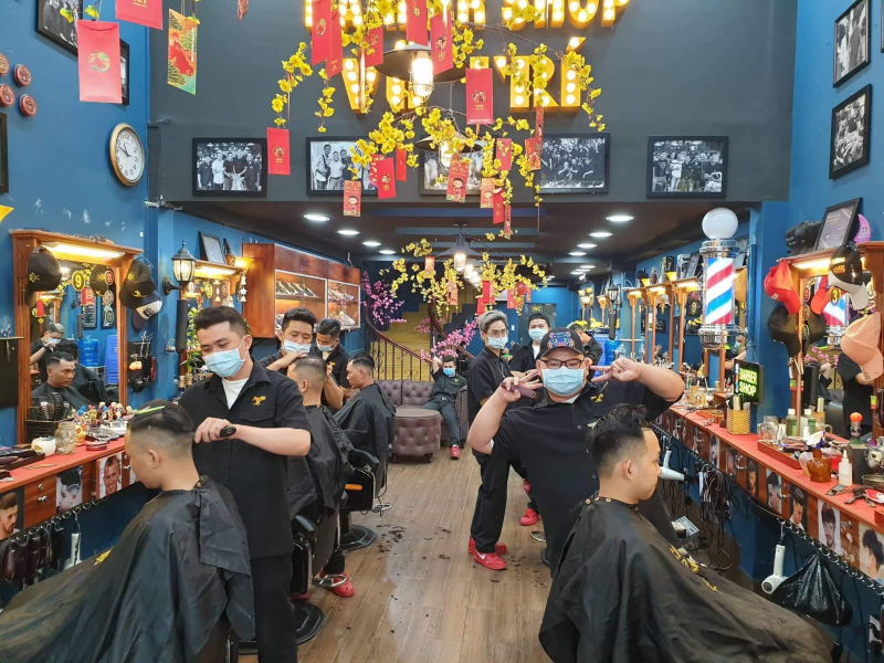 Giá uốn tóc đẹp tại Barber Shop Vũ Trí